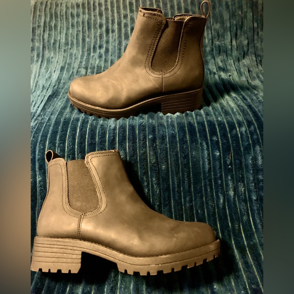 Buffalo Women's Boot NEW